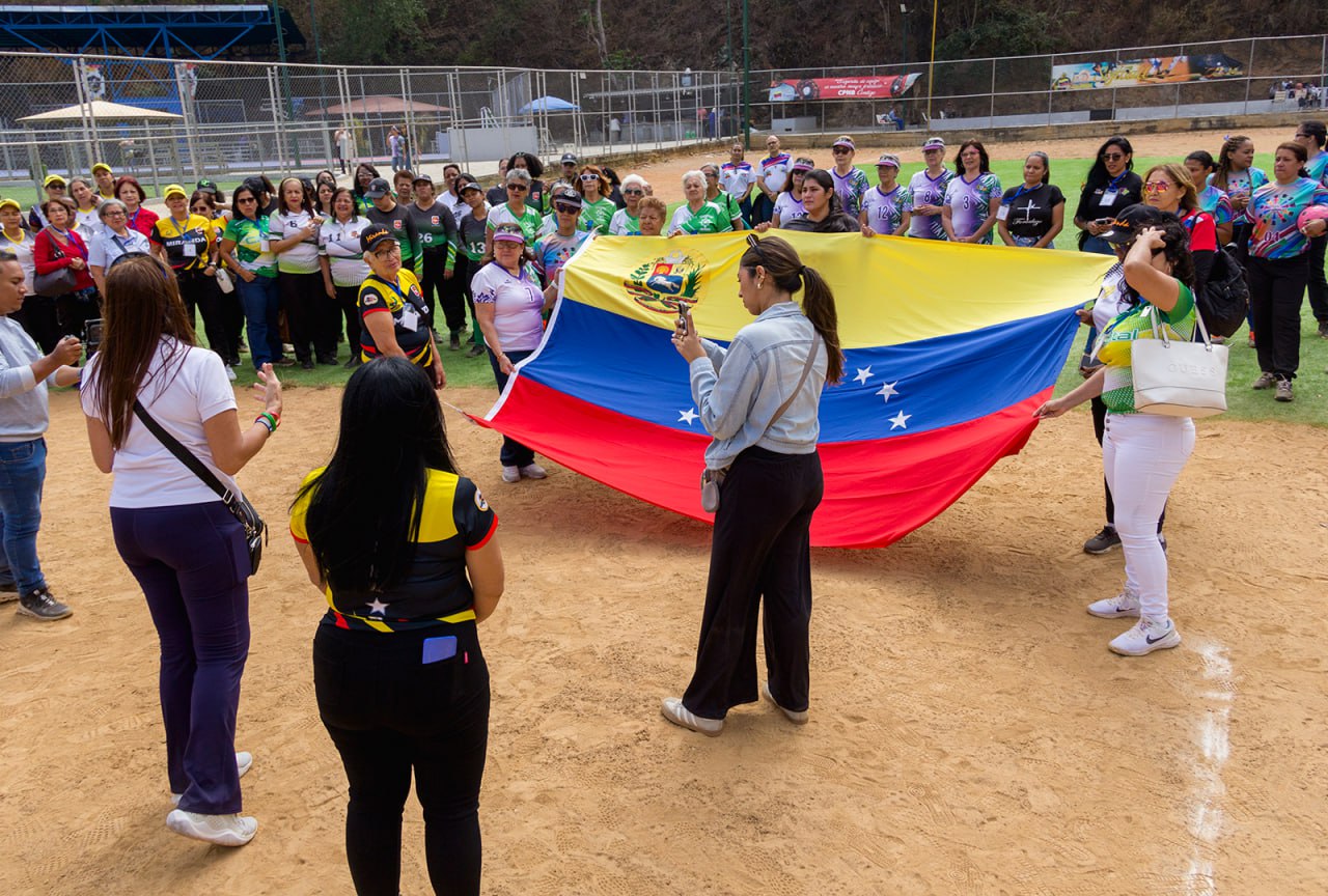Representantes y comunidad en actividad de la Liga